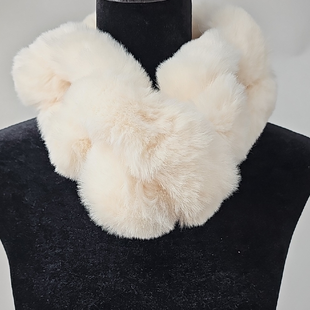 White House Black Market Faux Fur Chunky Chain Link Fuzzy Scarf‎ Coquette Glam
